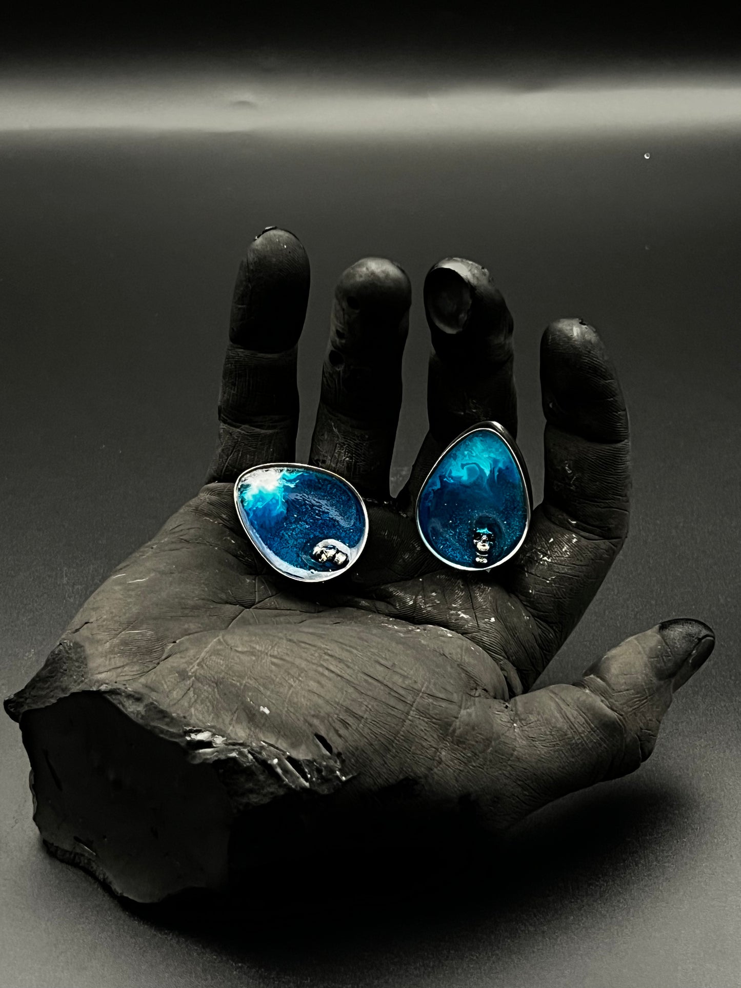 Teardrop Blue skull gauges/plugs